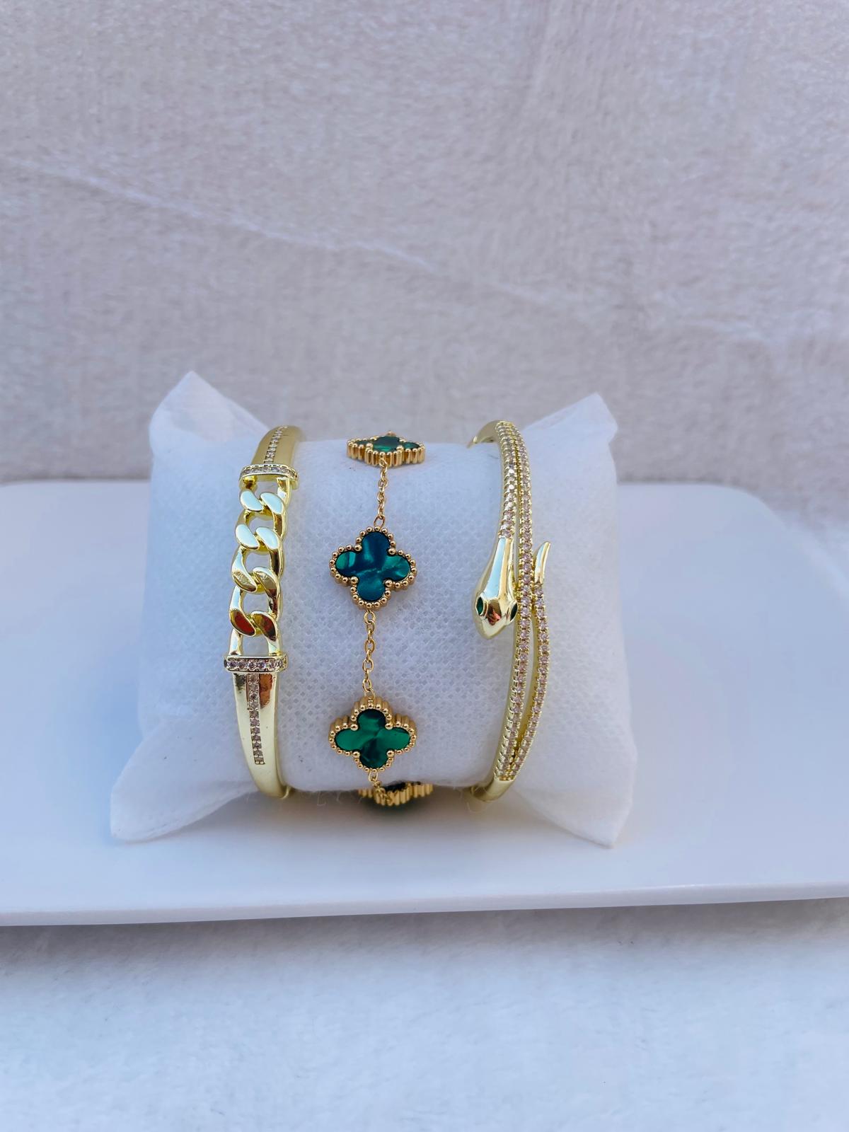 Set de pulseras chapadas en oro