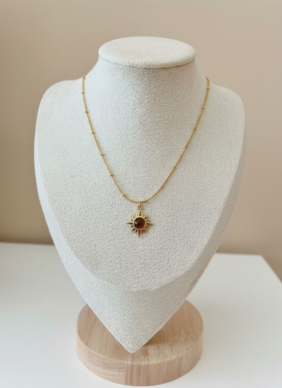 Collar Sol Brillante con Piedra Ámbar