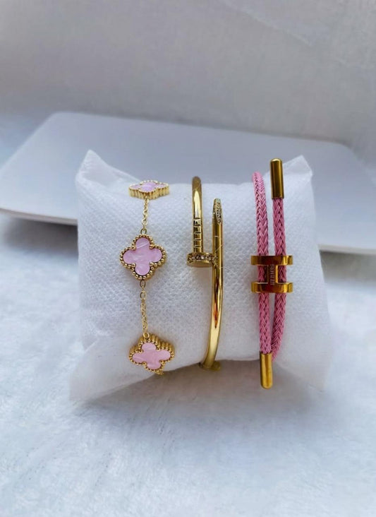 Encanto Rosado y Dorado: Pulseras con Estilo Único