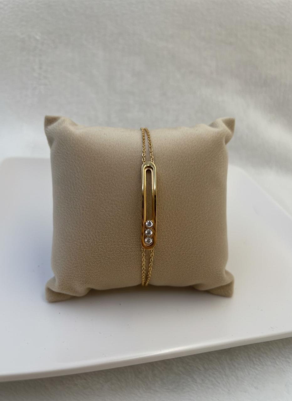 Minimalismo Brillante: Pulsera Dorada con Destellos Sutiles