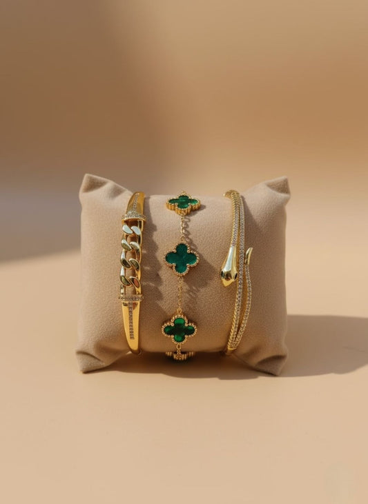 Encanto Verde Esmeralda y Destellos Dorados: Pulseras con Personalidad