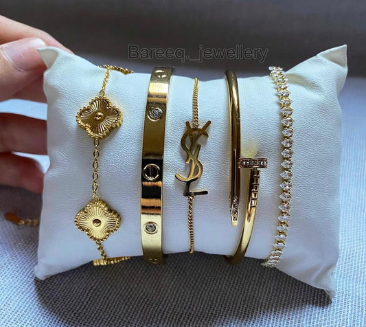 Set de 5 Pulseras y Brazaletes Dorados de Diseño Variado