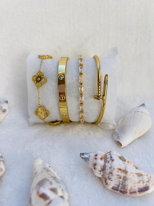 Set de Pulseras Doradas: Símbolo de Elegancia y Distinción Atemporal