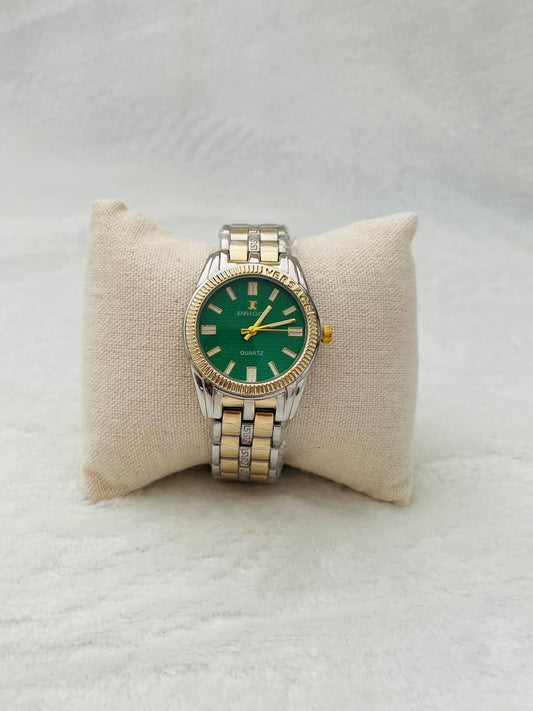 Reloj Clásico Bicolor con Esfera Verde y Detalles Dorados