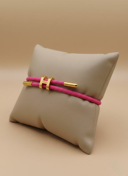 Pulsera Minimalista Rosa Fucsia con Detalles Dorados