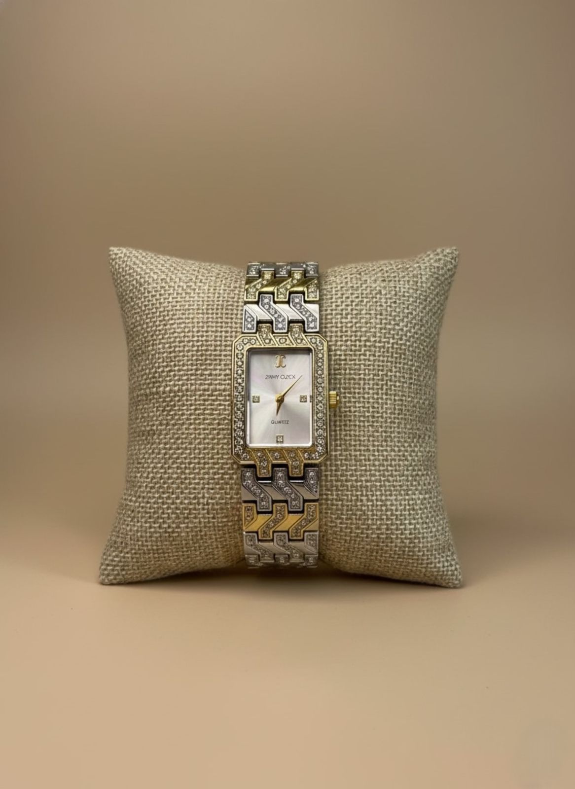 Reloj de Pulsera Bicolor con Detalles de Joyería para Mujer